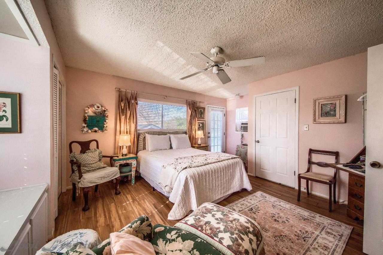 Apartamento Binky'S Nest Fredericksburg Exterior foto